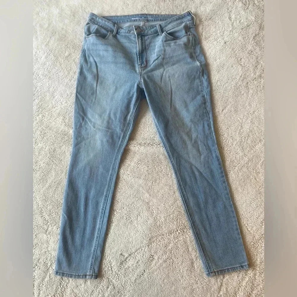 Old Navy hi-rise WOW super-skinny jeans